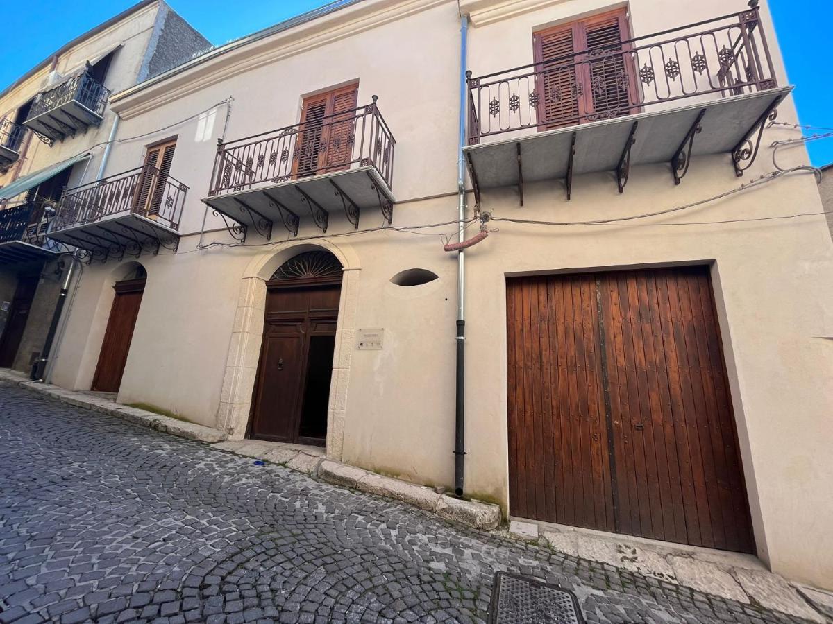 Palazzo Triolo - Dimora Di Charme Bed & Breakfast Corleone Dış mekan fotoğraf